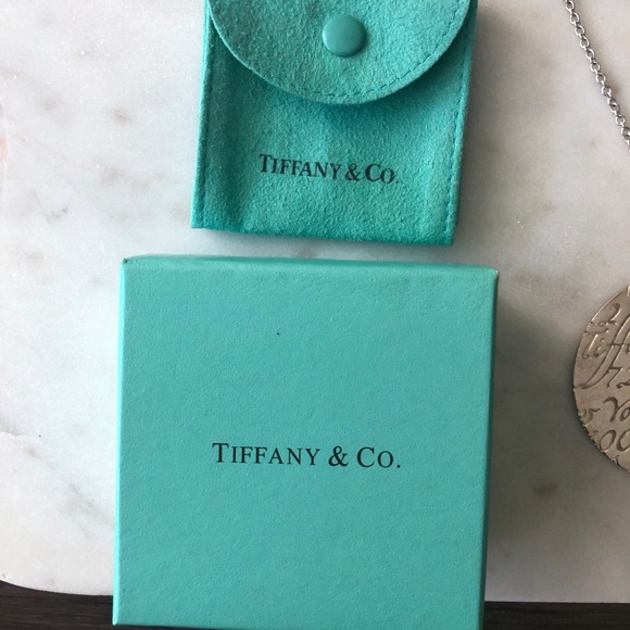 TIFFANY & CO. LARGE NOTES ROUND PENDANT NECKLACE - Picture 5 of 7